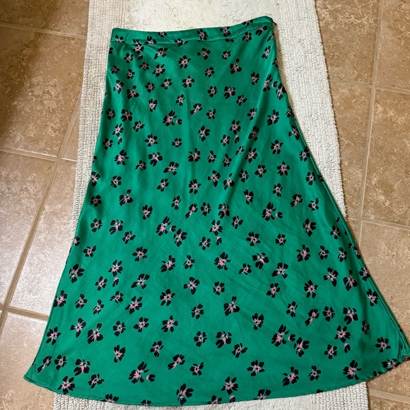 Green Midi Skirt - Picture 3 of 6